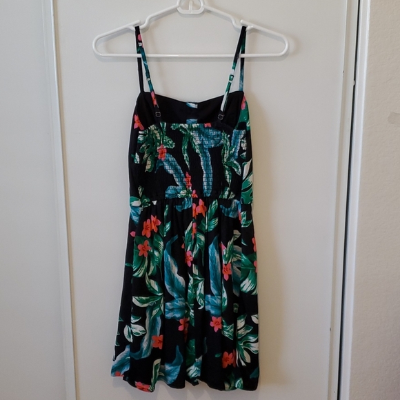 Black dress with flowers, size small, with buttons - Picture 3 of 3